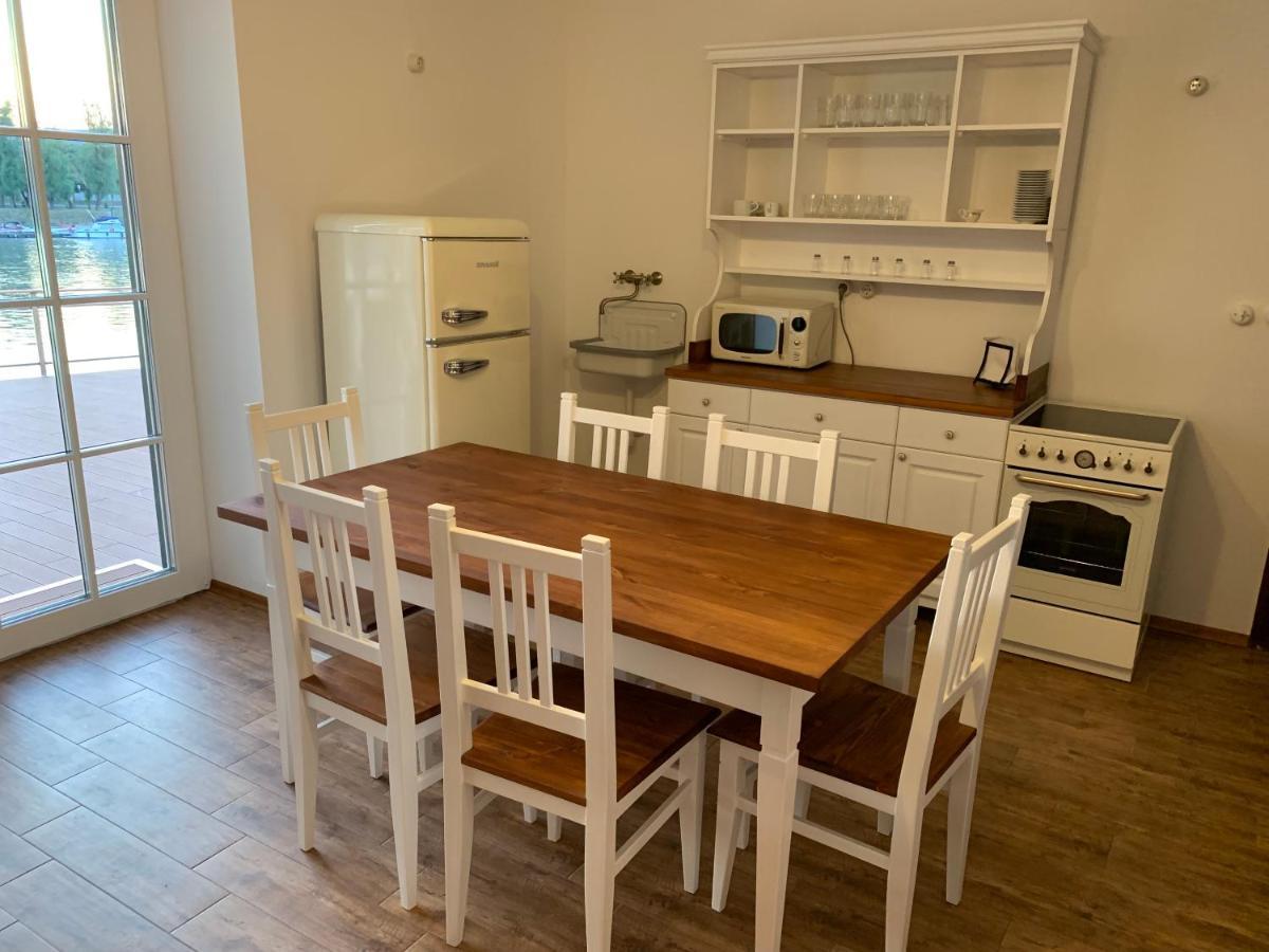 Szazesztendos Reveszhaz Apartman Szigetmonostor Luaran gambar