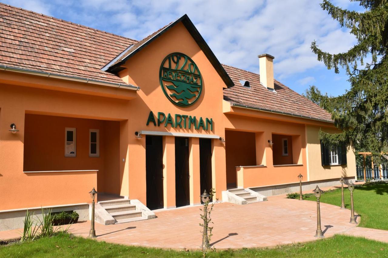 Szazesztendos Reveszhaz Apartman Szigetmonostor Luaran gambar