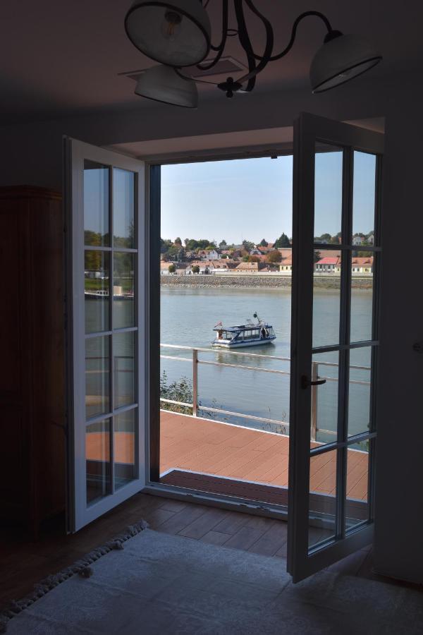 Szazesztendos Reveszhaz Apartman Szigetmonostor Luaran gambar