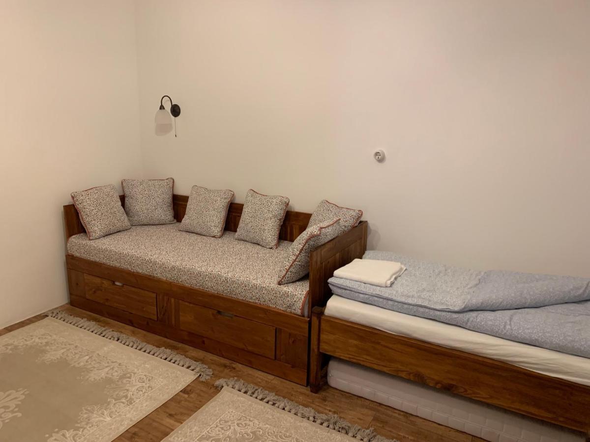 Szazesztendos Reveszhaz Apartman Szigetmonostor Luaran gambar
